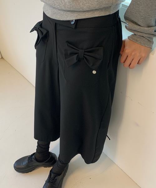 RIBBON POCKET SHIRRING BERMUDA PANTS BLACK