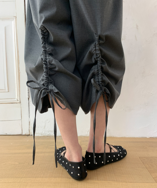 RIBBON POCKET SHIRRING BERMUDA PANTS GREY