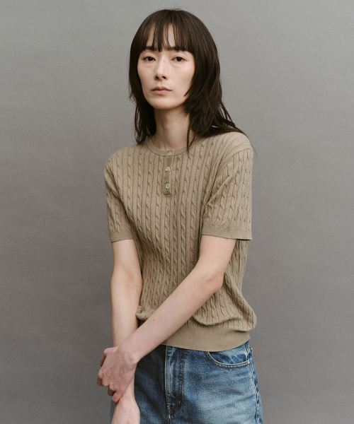 W. Henley Neck Cable Knit (Light Khaki)