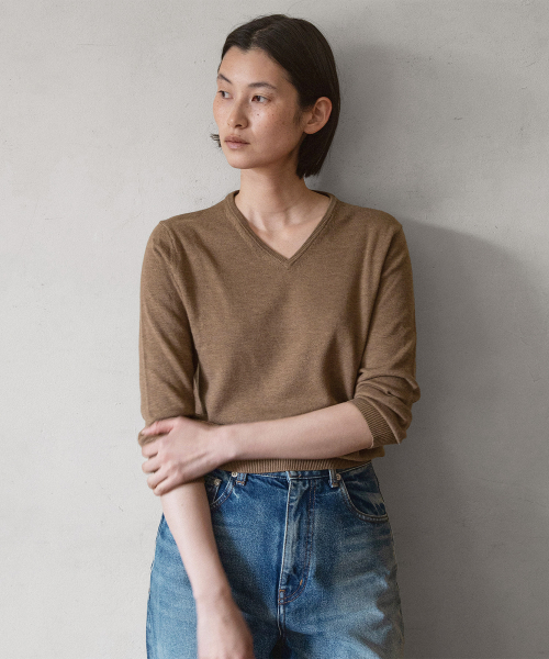 W. V-Neck Solid Knit (Light Brown)