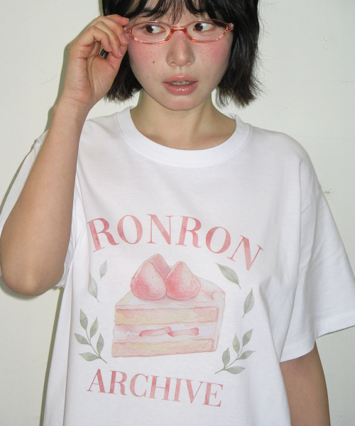STRAWBERRY CAKE BASIC FIT T SHIRT WHITE