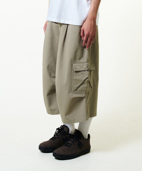 TCM easy cargo below-knee pants (beige)