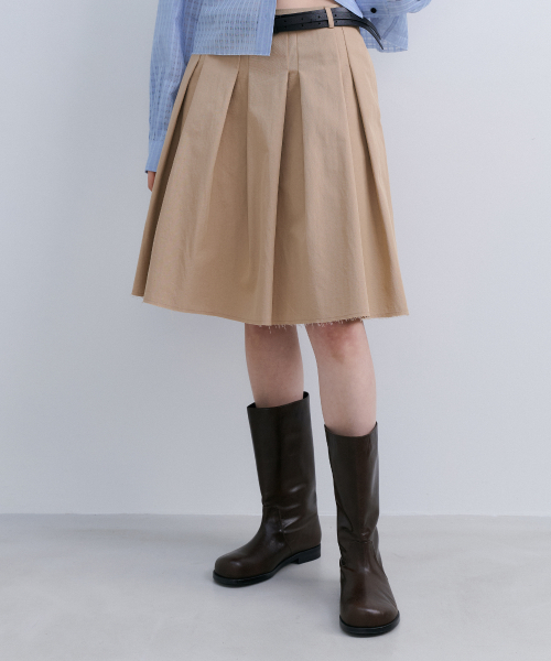 LOW EDGE PLEATED SKIRT - BEIGE