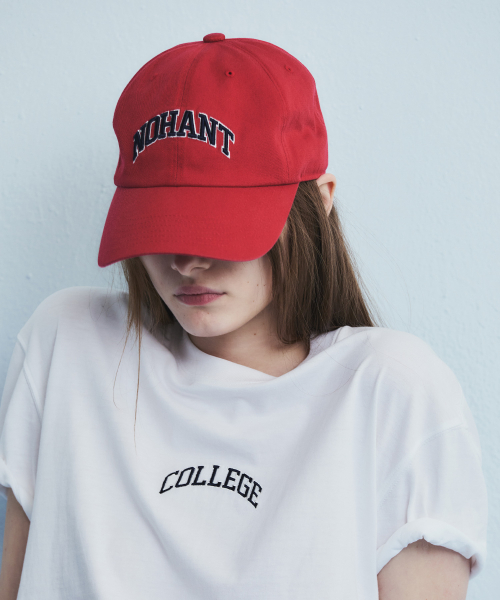 CONTRAST ARCH LOGO BALL CAP RED