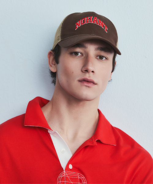 ARCH LOGO TRUCKER CAP BROWN
