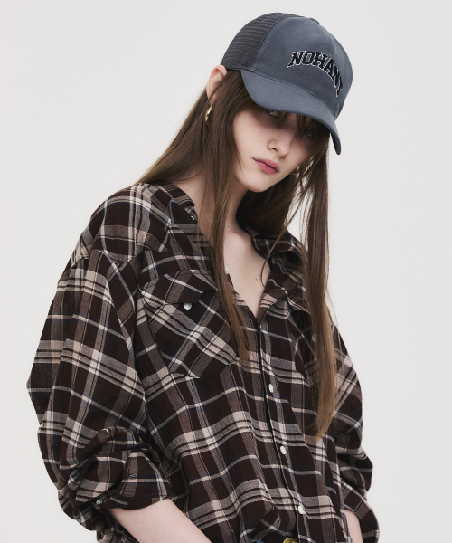 ARCH LOGO TRUCKER CAP GRAY