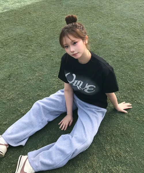 Essence T-shirt / Black