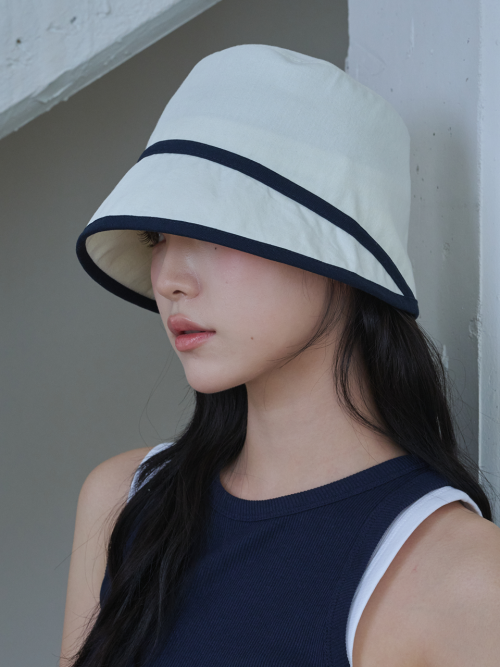 Contrast Line Moon Bucket Hat (Ivory)