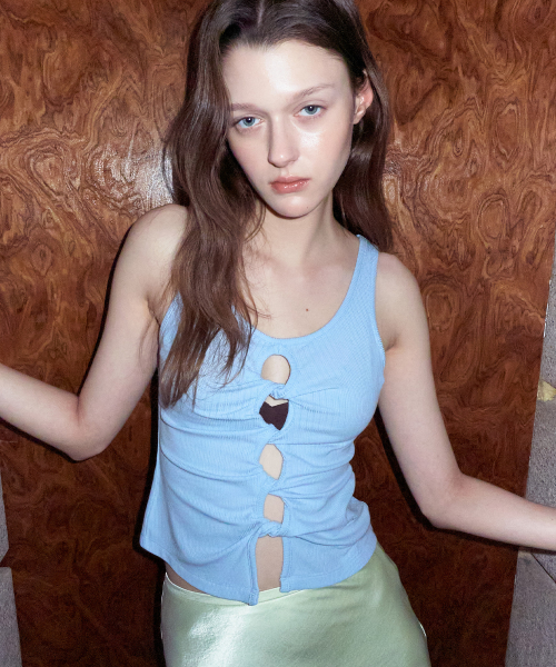 CUT OUT SLEEVELESS TOP SKY