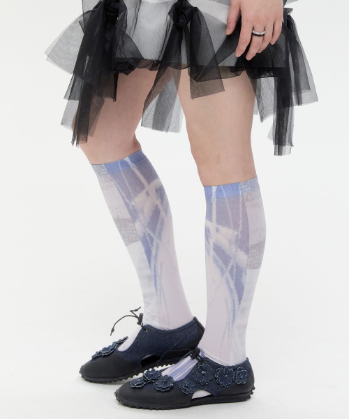 Captured Knee Socks [White]