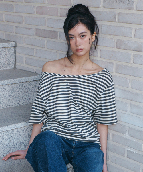 C SIDE SHIRRING OFF-SHOULDER T-SHIRT_BLACK