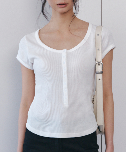 C SCOOP NECK BUTTON FRONT T-SHIRT_WHITE