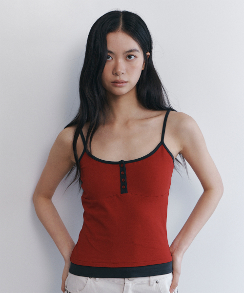 C CONTRAST BUTTON SLEEVELESS TOP_RED