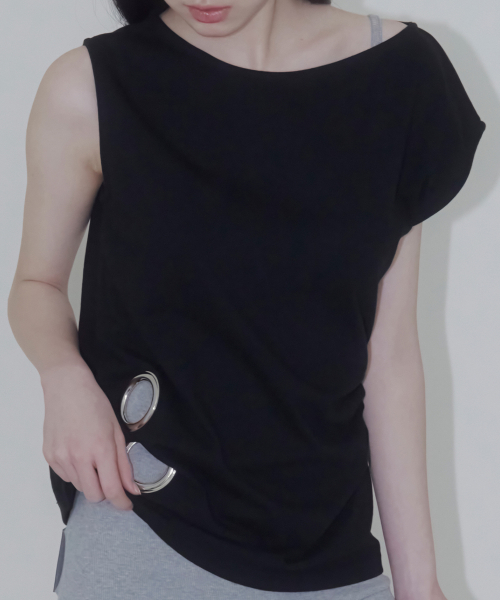EYELET LOOSE SLEEVELESS (BLACK)