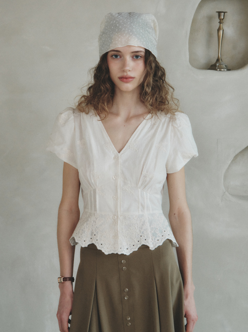 LILI v-neck embroidery blouse_IVORY