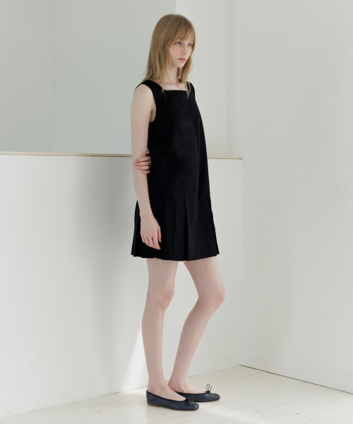 Flow Pleats Dress Black