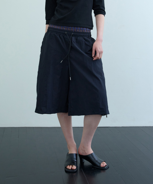 DOUBLE LAYERED BERMUDA SHORTS_ BLACK