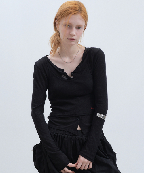 HENLEY NECK LAYERED SLEEVE TOP_BLACK