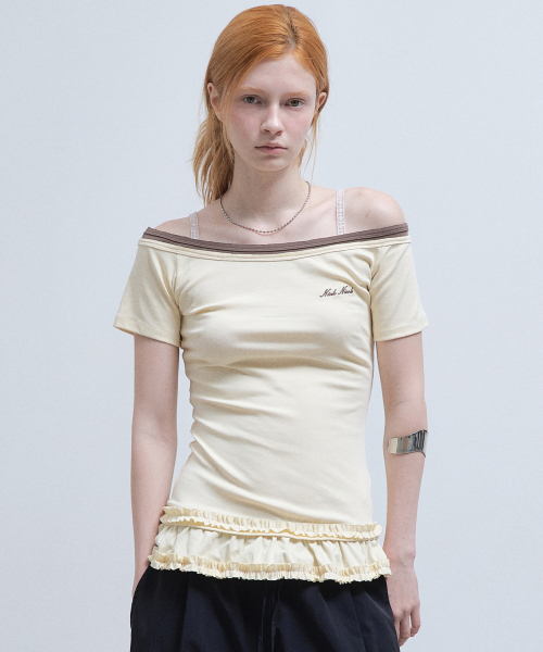 OFF-SHOULDER FRILL HALF TOP_CREAM