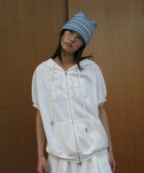 APPLIQUE LOGO HALF SLEEVE HOODED ZIP UP WHITE