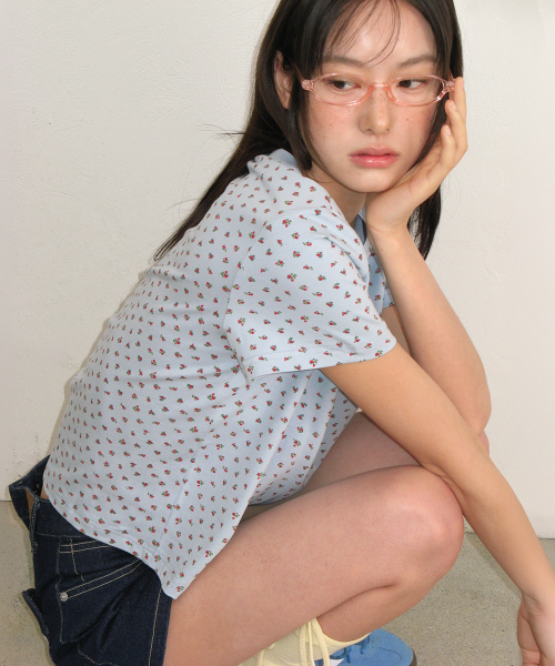 FLORAL MINI LABEL CROP SHORT SLEEVE SOFT BLUE