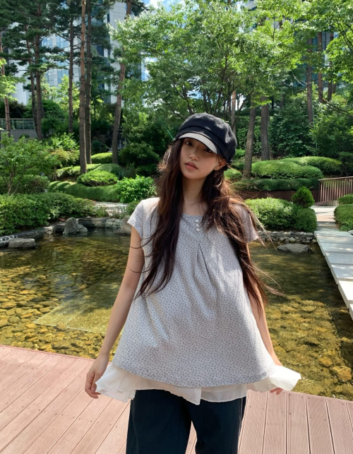 FLORAL BUTTON PINTUCK RUFFLE T SHIRT GREY