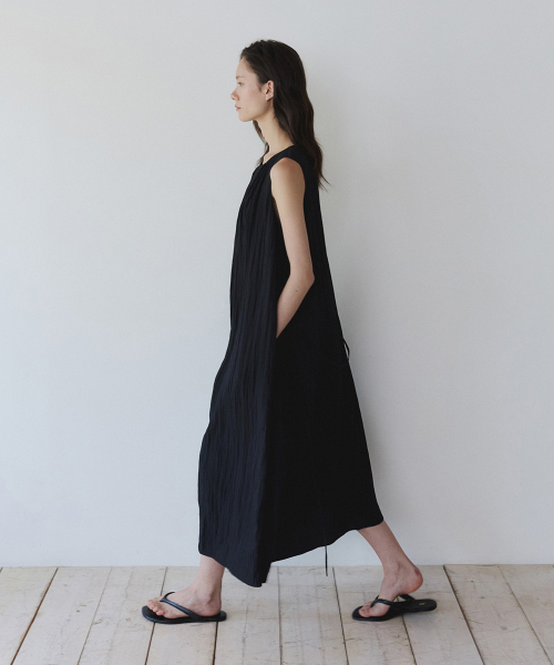 SHIRRING LONG SLEEVELESS DRESS, BLACK