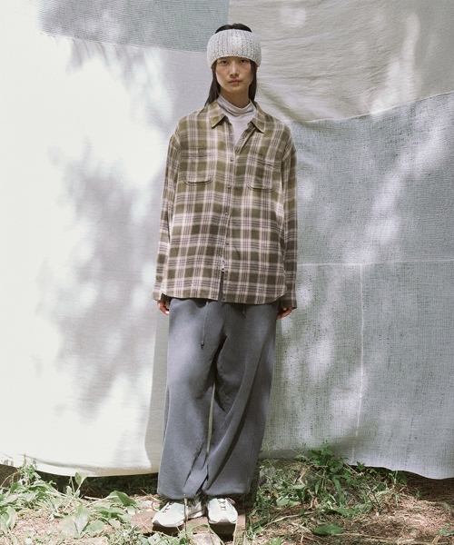 selling check shirt (khaki)