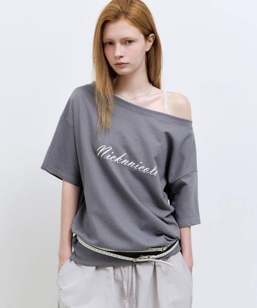 OFF SHOULDER LETTERING SWEAT TOP_CHARCOAL