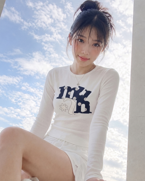 DOT A FLOWER PATCH LONG SLEEVE [WHITE]