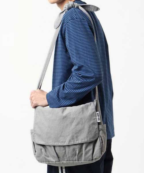 Damian Messenger Bag_Light Gray