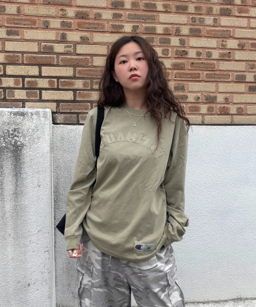 아치 로고 루즈핏 아플리케 롱슬리브 티셔츠 Beige