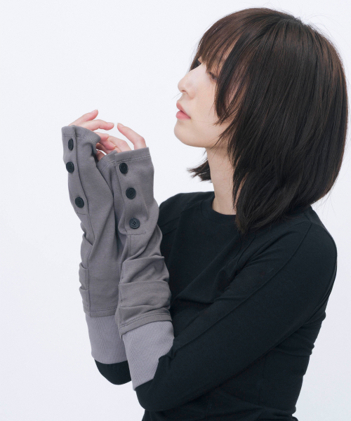 Pleats button arm warmer GRAY