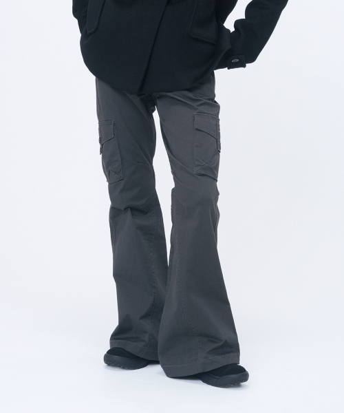 Pocket tab cargo bootcut pants CHARCOAL