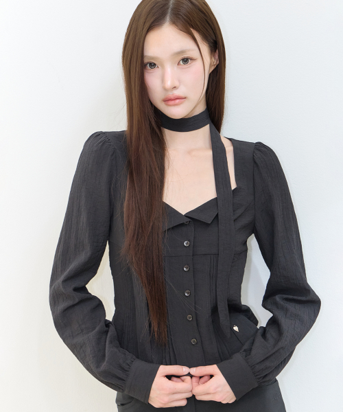 PINTUCK FLARE BLOUSE BLACK