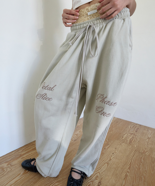 PNT Embroidered Sweatpants (MINT BEIGE)