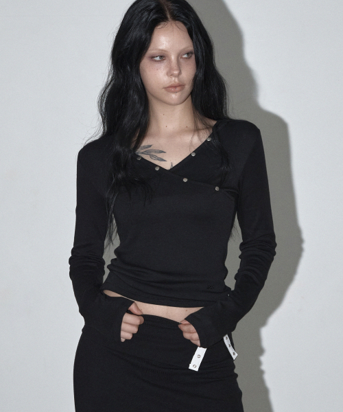 Butil Button V Wrap Hooded Long-Sleeve T Shirt_Black