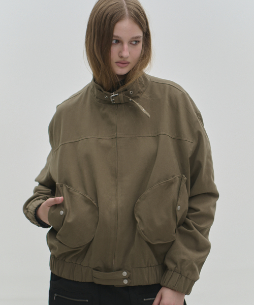 High-neck eyelet belted multi-pocket point cotton oversized standard blouson zip-up jacket [khaki]
