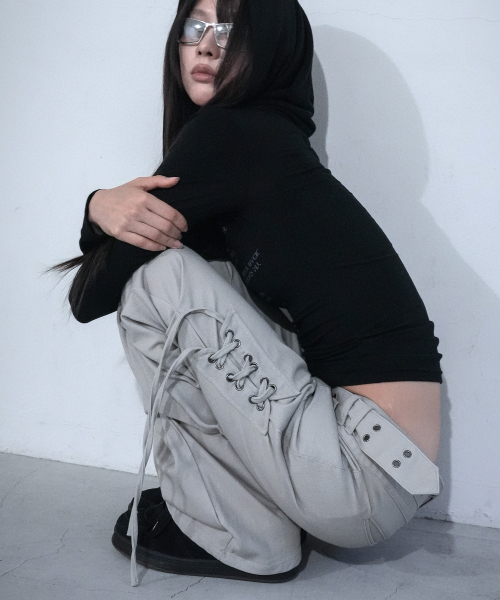 BELTED FLARE SHIRRING PANTS (BEIGE) F26ZD468
