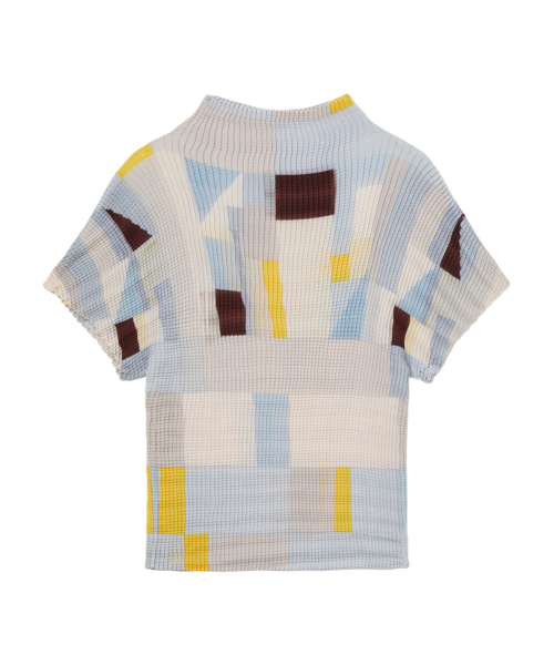 PLEATED GRAPHIC T-SHIRT IN LIGHT GREY