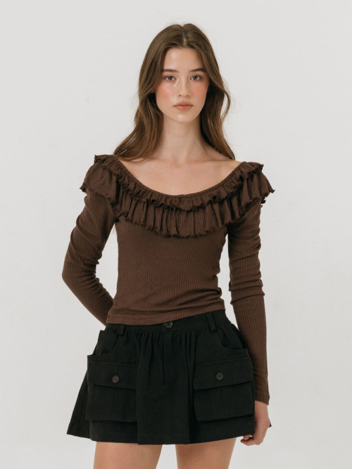 DOUBLE FRILL OFF SHOULDER T-SHIRT / BROWN