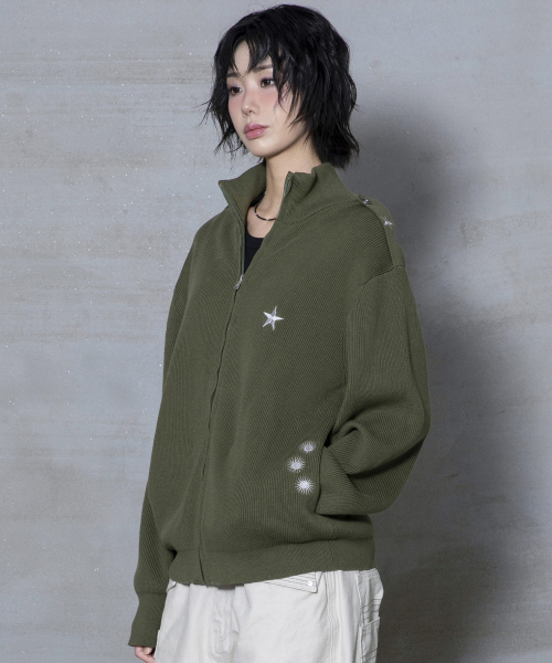 XTK183 숄더 탭 하이넥 크롭 니트 집업 (KHAKI)