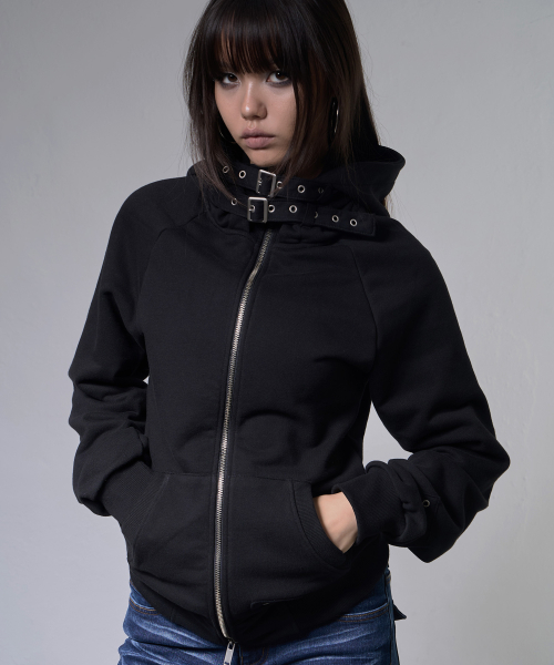LAYER BUCKLE HOODED ZIP-UP (BLACK) F26ZA509