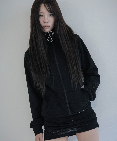 LAYER BUCKLE HOODED ZIP-UP (BLACK) F26ZA509