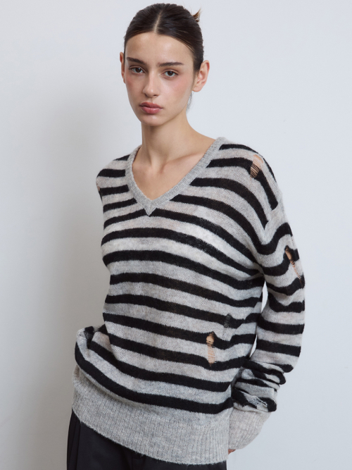 모헤어 브이넥 풀오버_ 블랙 스트라이프