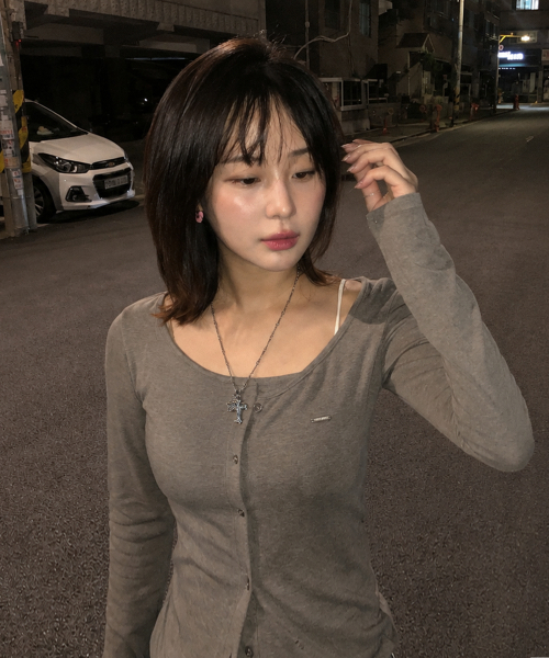 우먼즈 백 홀 트임 디테일 세미 크롭 롱슬리브 슬림 가디건 나시_3COLOR