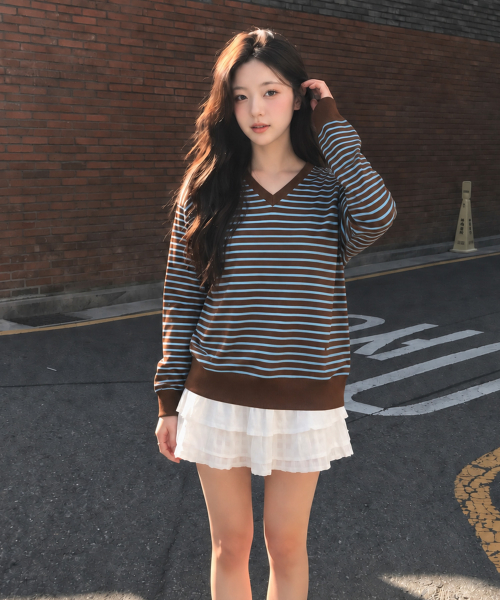 V-Neck Stripe Sweatshirt J1TS021A