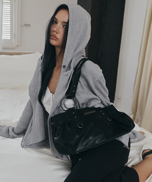 Dove Leather Shoulder Bag (Black)