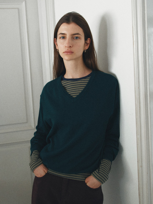 Soft V Neck Logo Knit (2color)