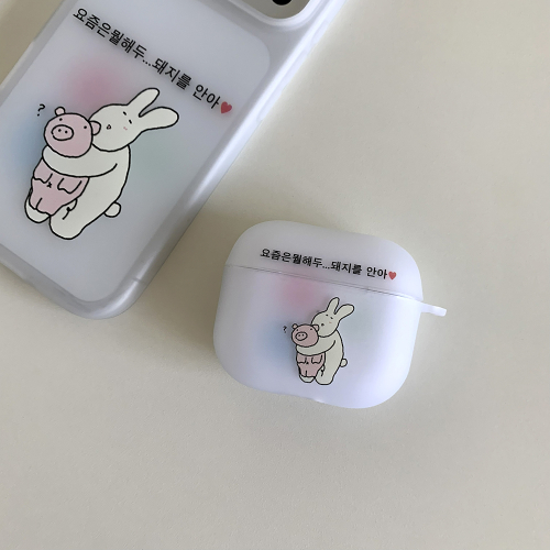돼지를 안아 에어팟 버즈 케이스